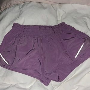 Lululemon hotty hot short 2.5”